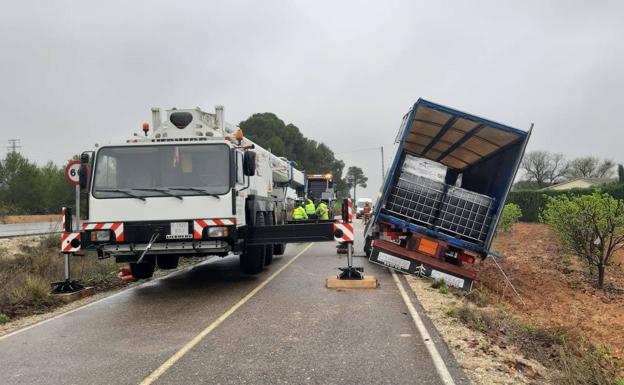 Accidente de un camión con 7 000 litros de líquido inflamable en la CV